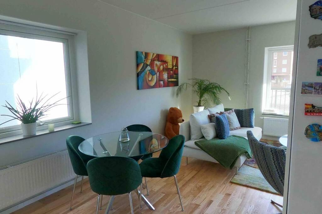 Homestay - Private Room In An Apartment Gothenburg Exterior photo